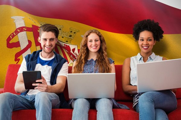 Una de las formas más fáciles de conseguir la residencia española es mediante el programa GOLDEN VISA. Esta visa permite a los ciudadanos no europeos conseguir la residencia española durante 1 año (con las futuras posibles renovaciones para extender la duración del permiso).